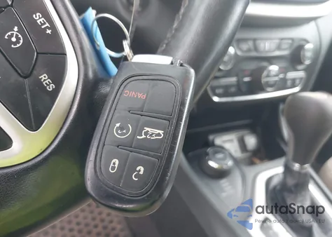 2015 Jeep Cherokee Latitude из США, поврежденный, VIN 1C4PJMCS6FW635486